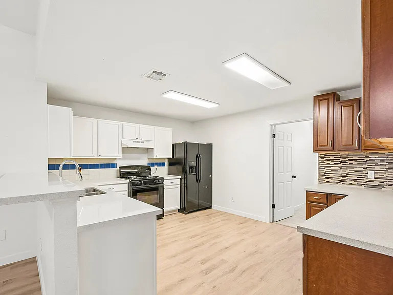 121 Orion Cv — Photo 7