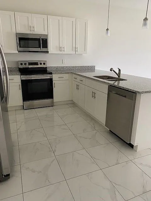 3 bed, 1300 sqft, $1,750 — Photo 3