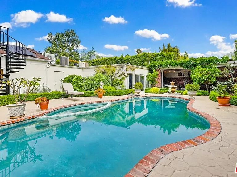 516 S Rimpau Blvd — Photo 65