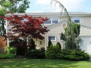 61 Woodview Dr, Old Bridge, NJ