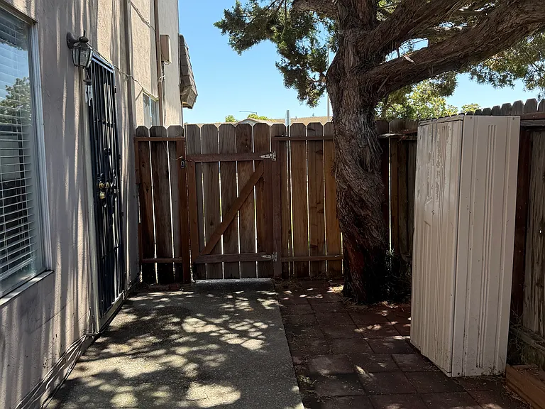 303 Lovell Way #1 — Photo 8
