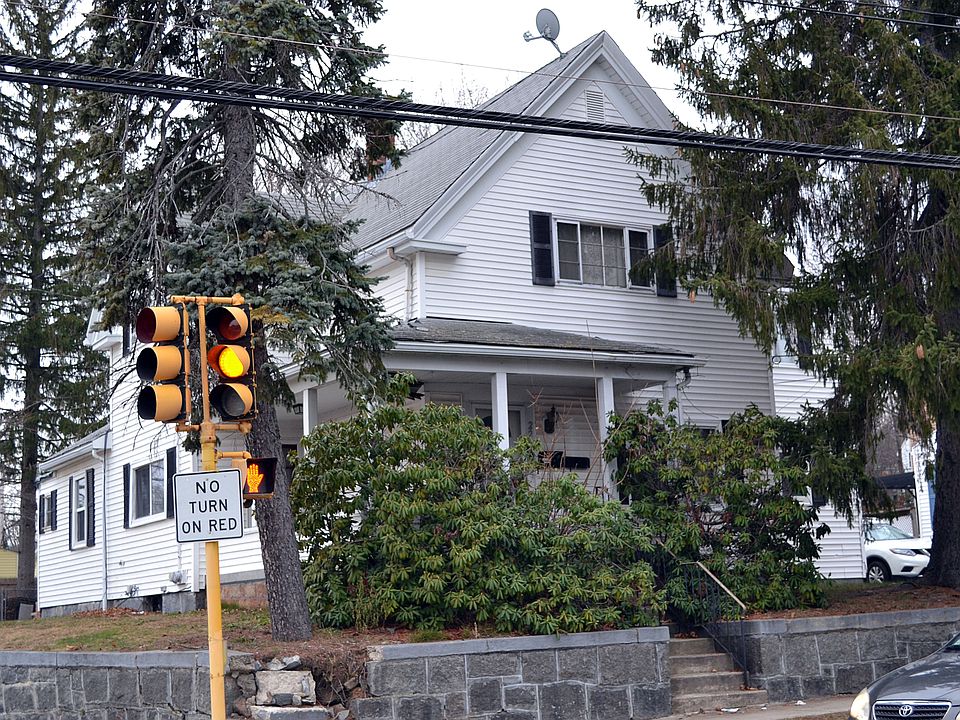 2nd image of 229 Centre St