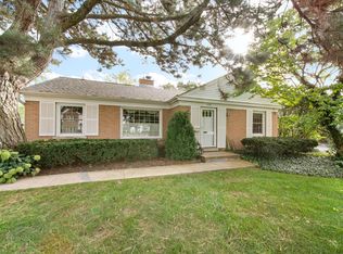 1935 Robincrest Ln, Glenview, IL 60025