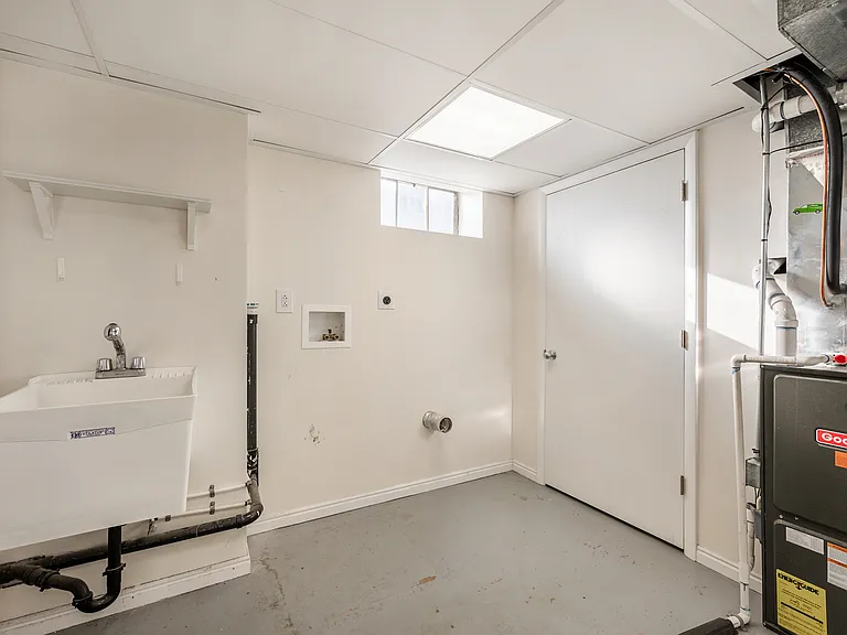 2683 S Glenmare St — Photo 16