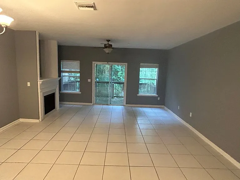 1325 Stone Rd #502 — Photo 2