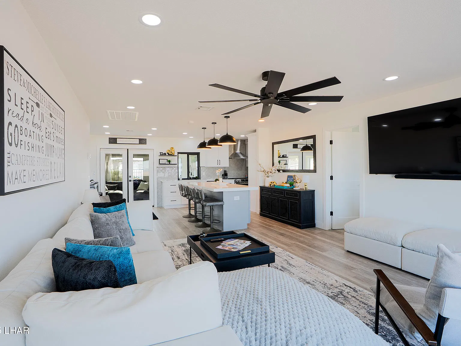 3 bed, 2.0 bath, 1346 sqft, $2,500 — Photo 4
