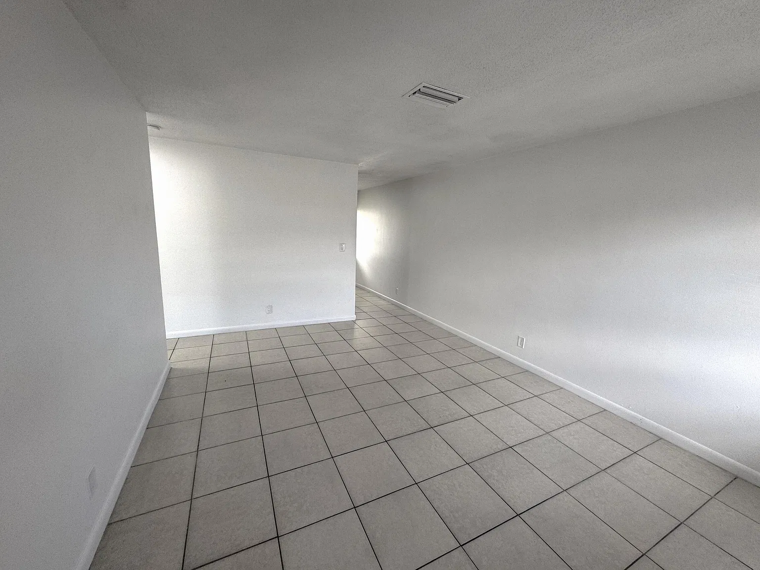 2 bed, 1.0 bath, 680 sqft, $1,900 — Photo 4