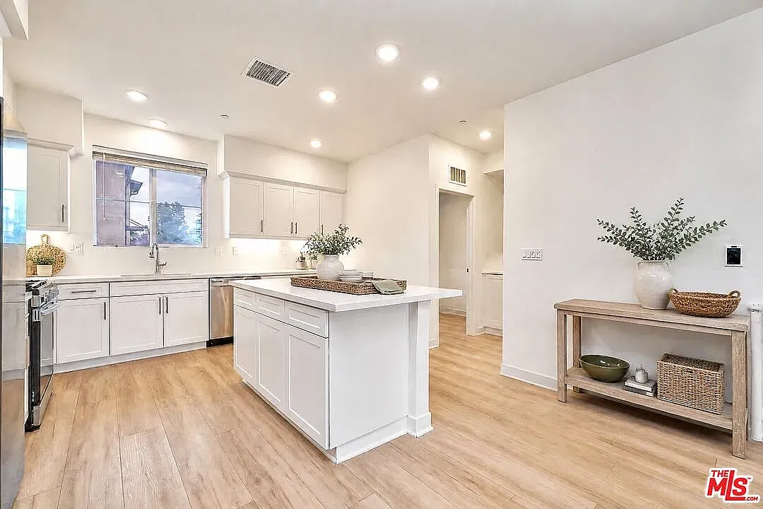 3 bed, 1640 sqft, $4,250 — Photo 4