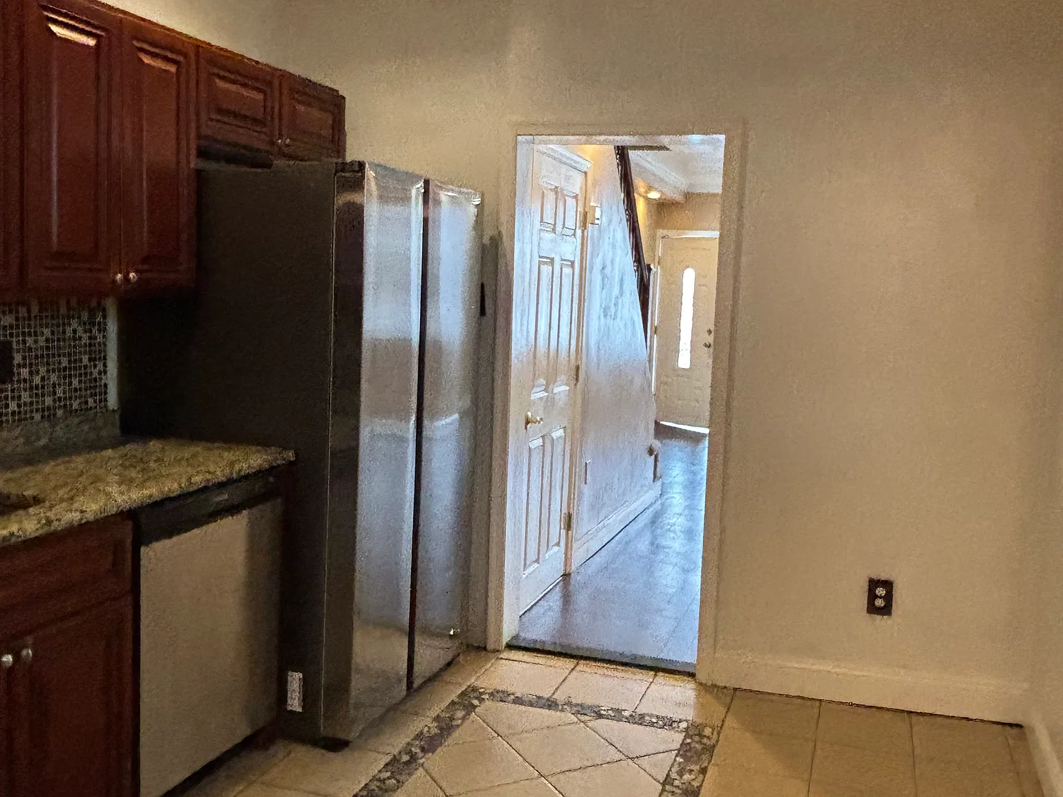 3 bed, 1300 sqft, $2,000 — Photo 1