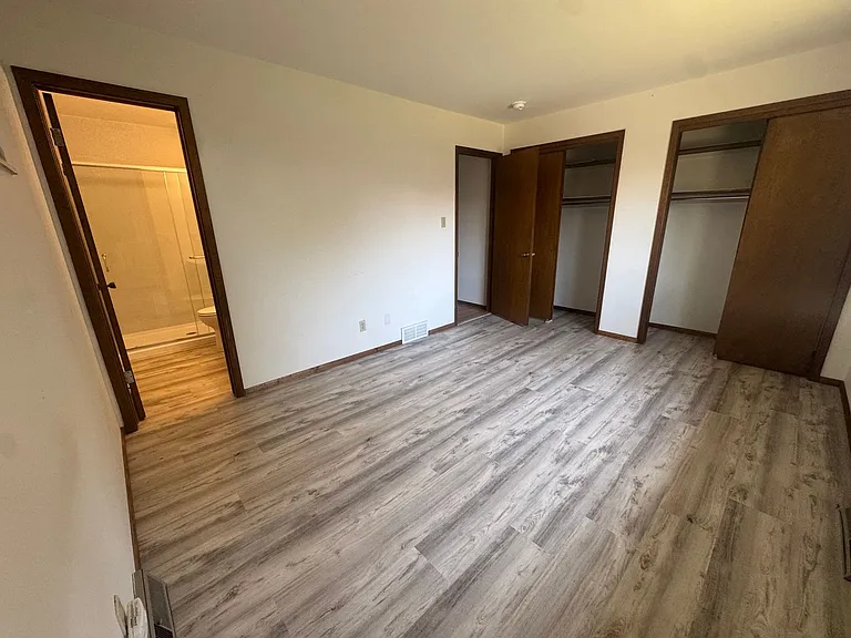 957 Roxwood Ln #C — Photo 8