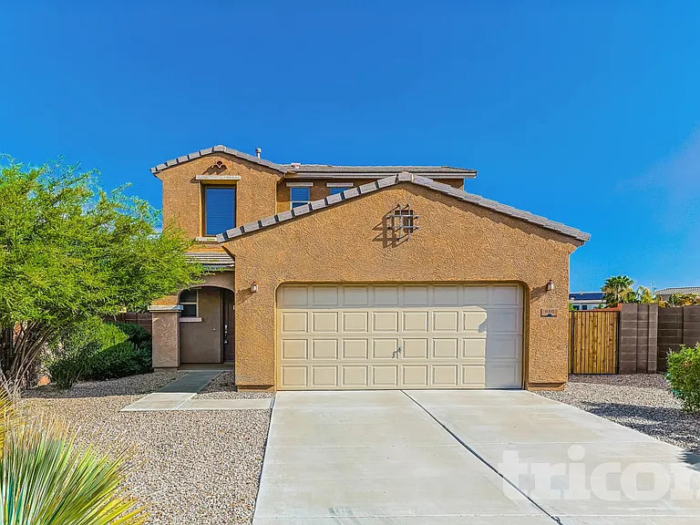 880 W Busa Dr — Photo 1