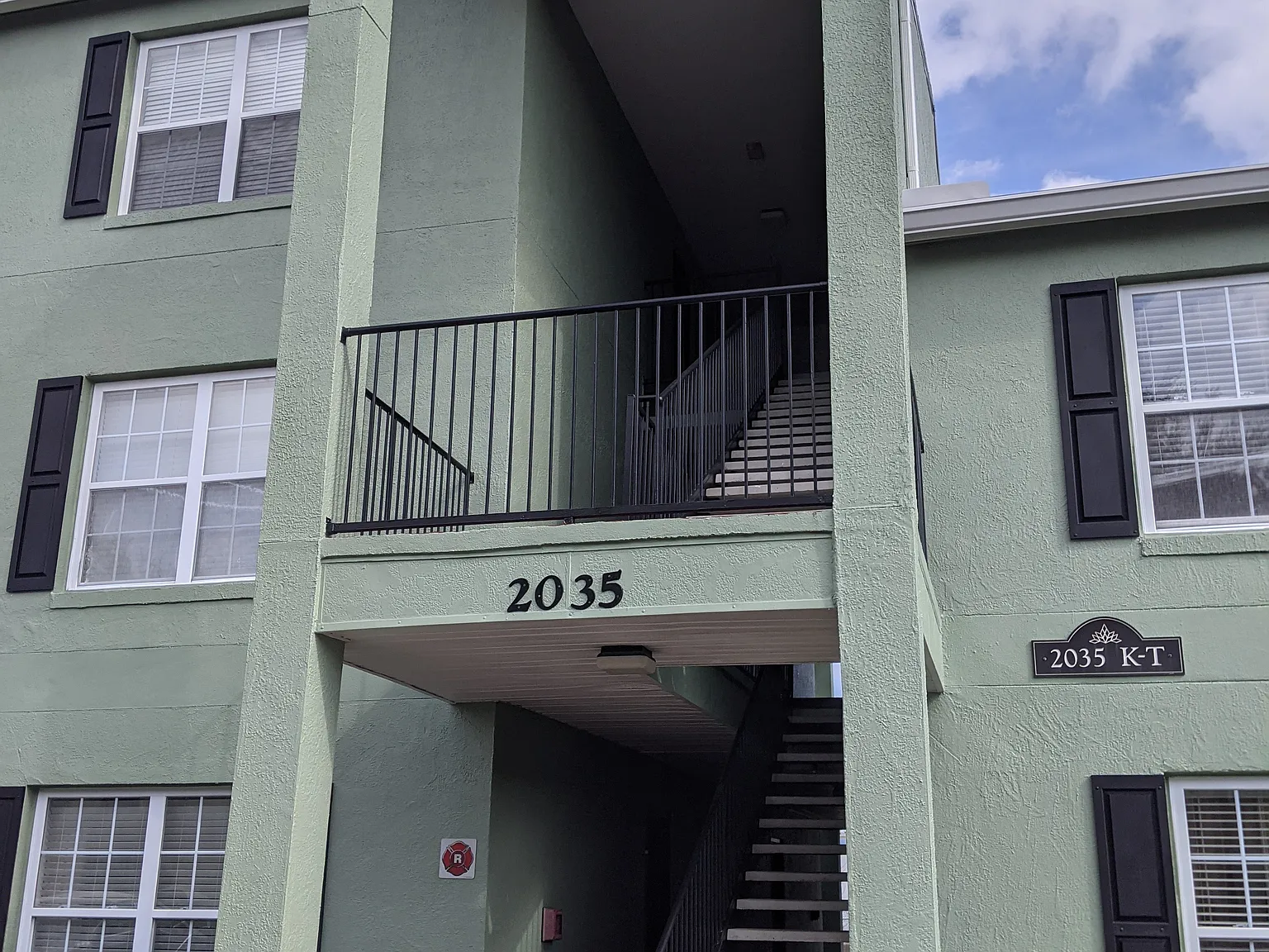 1 bed, 1.5 bath, 830 sqft, $1,450 — Photo 2