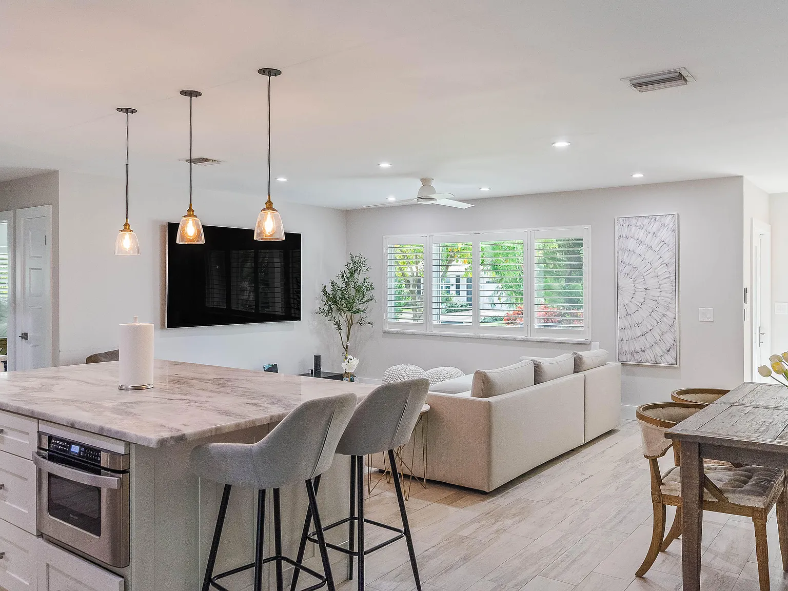 3 bed, 2.0 bath, 1367 sqft, $6,500 — Photo 1