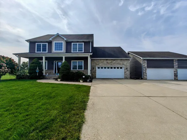 210 W Papillon Dr, Valparaiso, IN 46385