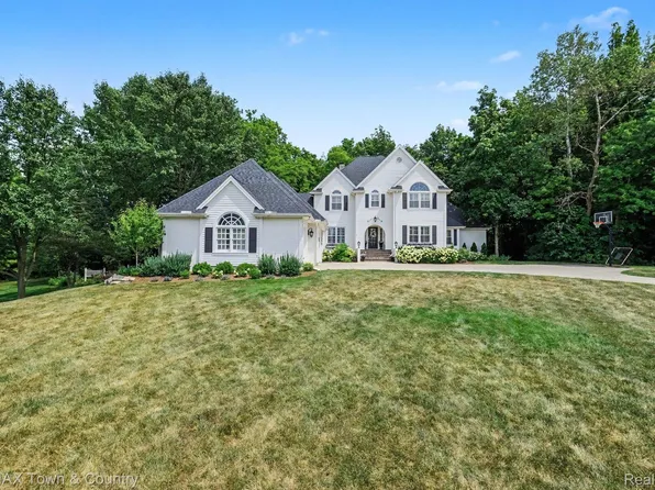 3246 Fieldstone Dr, Flushing, MI 48433