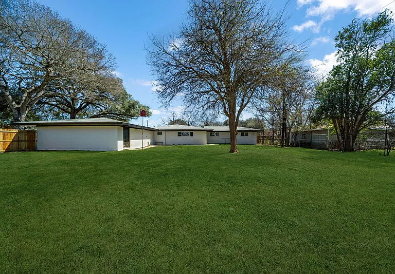 192 Oriole Dr — Photo 25