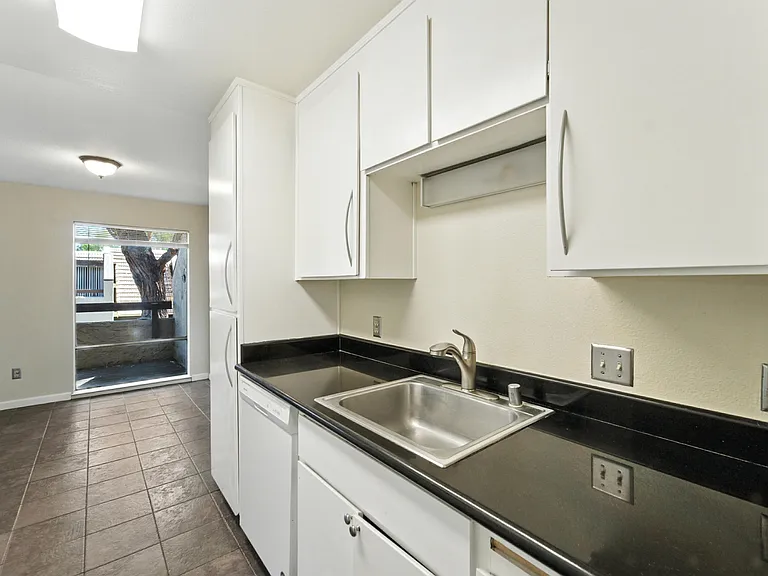 303 Tradewinds Dr #8 — Photo 7