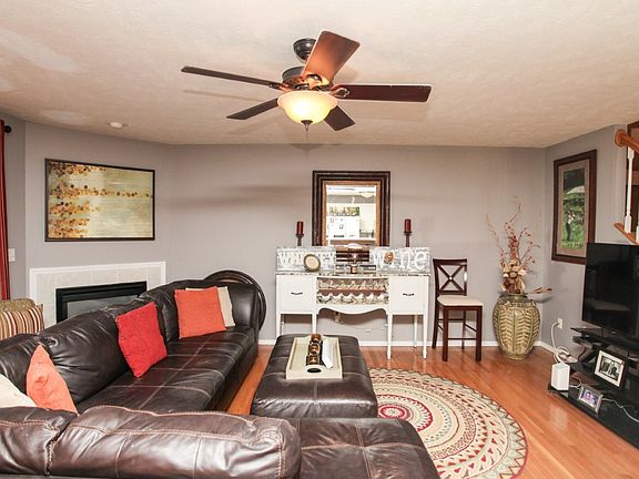 3rd image of 1131 Doral Dr