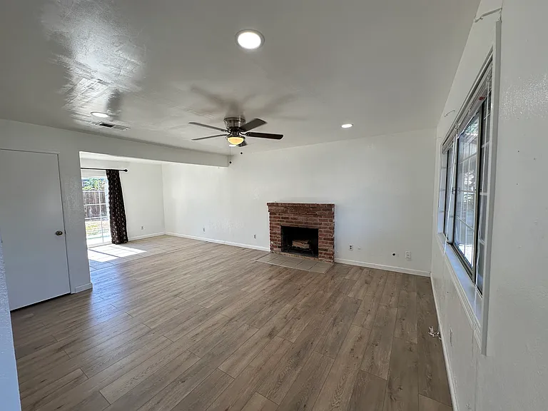 1750 Askren Ct — Photo 2