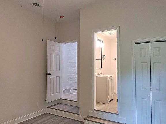 4th image of 185 W Lake Dr NW