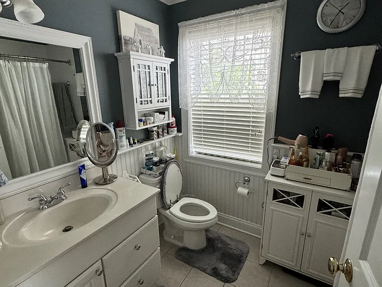 Full bath on second floor.