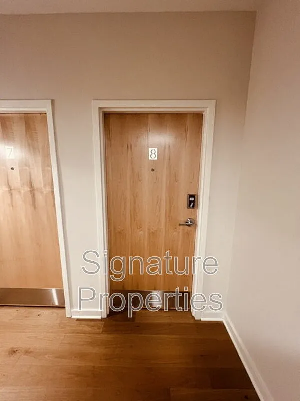 1 bed, 1.0 bath, 502 sqft, $999 — Photo 2