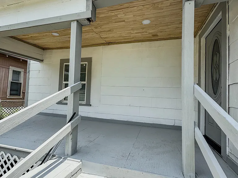 2385 Poplar St — Photo 2