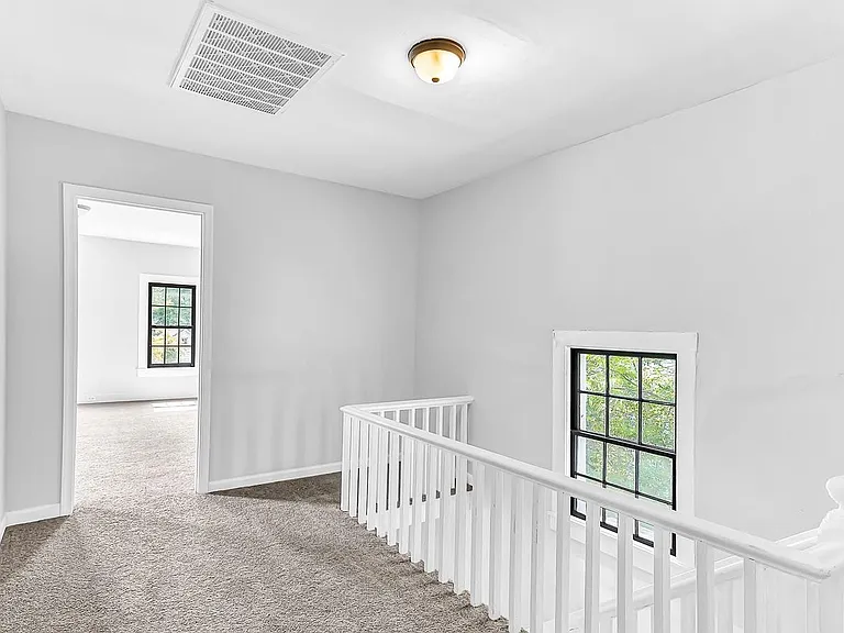 211 Walnut St — Photo 23