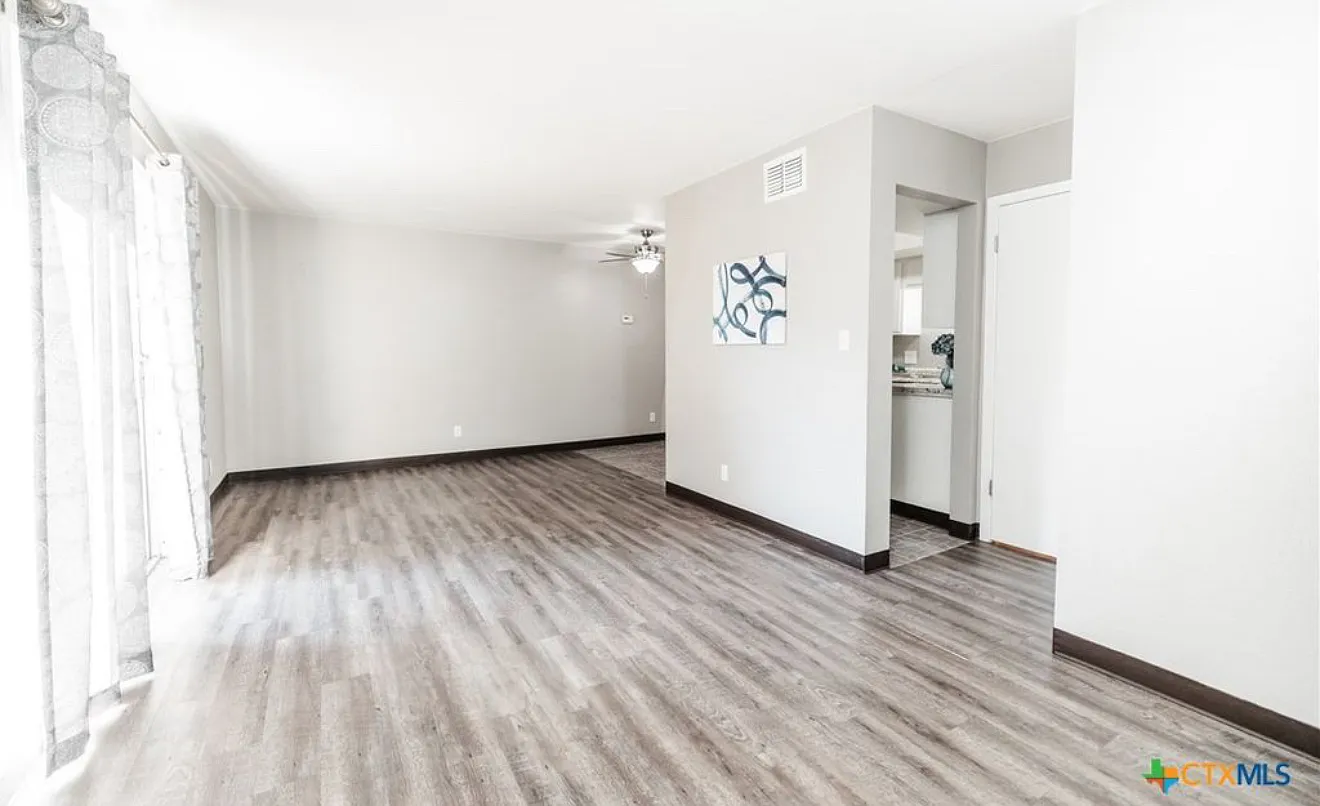 2 bed/1.5 bath in quiet tanglewood neighborhood — Photo 3