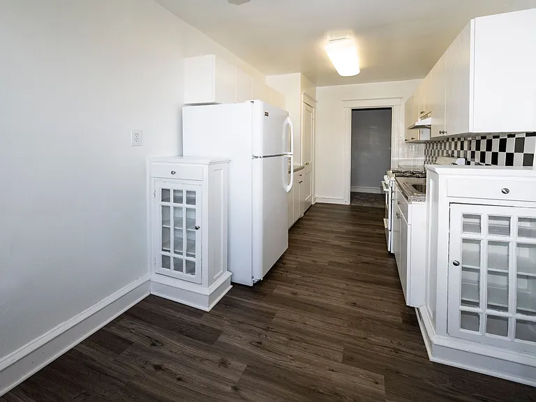 Upsal Gardens Apartments- Beautiful historical building with breathtaking charm! — Photo 8