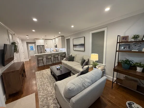 536 E 8th St #I, Boston, MA 02127