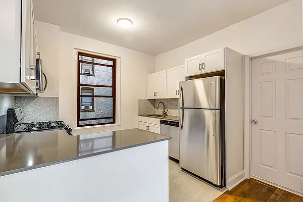 Rented by Dixon Advisory USA Inc. | media 12