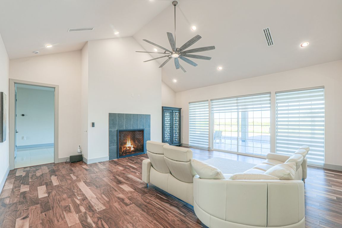 next background image