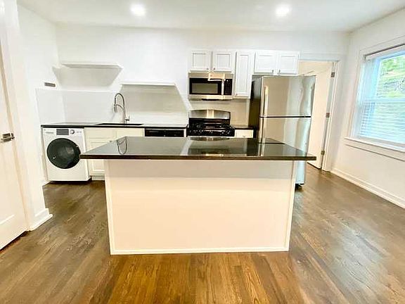4th image of 110 E 40th St APT 307