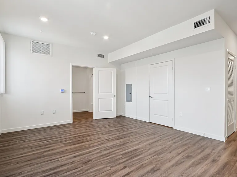 Cloud Nine Luxury Apartments — Photo 41