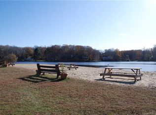 121 Clear Lake Rd, Guilford, CT 06437