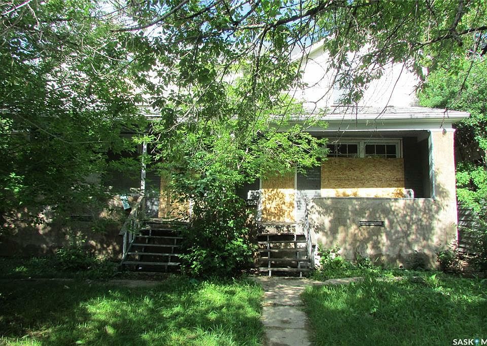 2nd image of 1456 Elphinstone St #1452