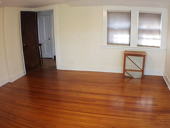4th image of 220 Mountain Rd #9