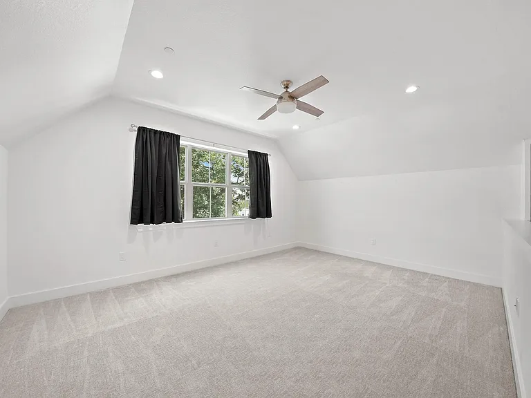 5345 Larkin St — Photo 18