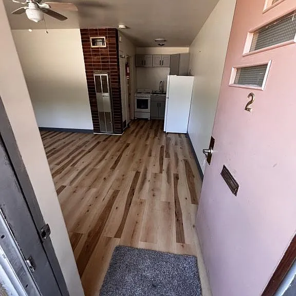 210 N Division Ave — Photo 2