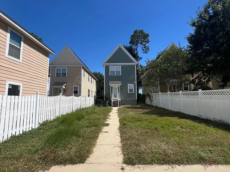 3676 Biltmore Ave — Photo 17