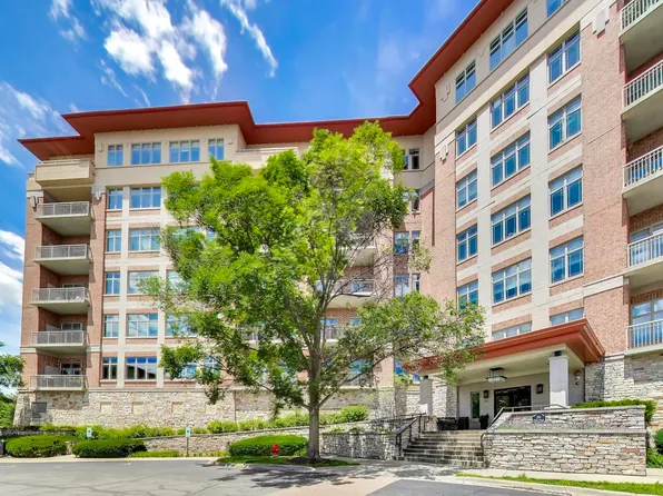 100 Prairie Park Dr APT 701, Wheeling, IL 60090