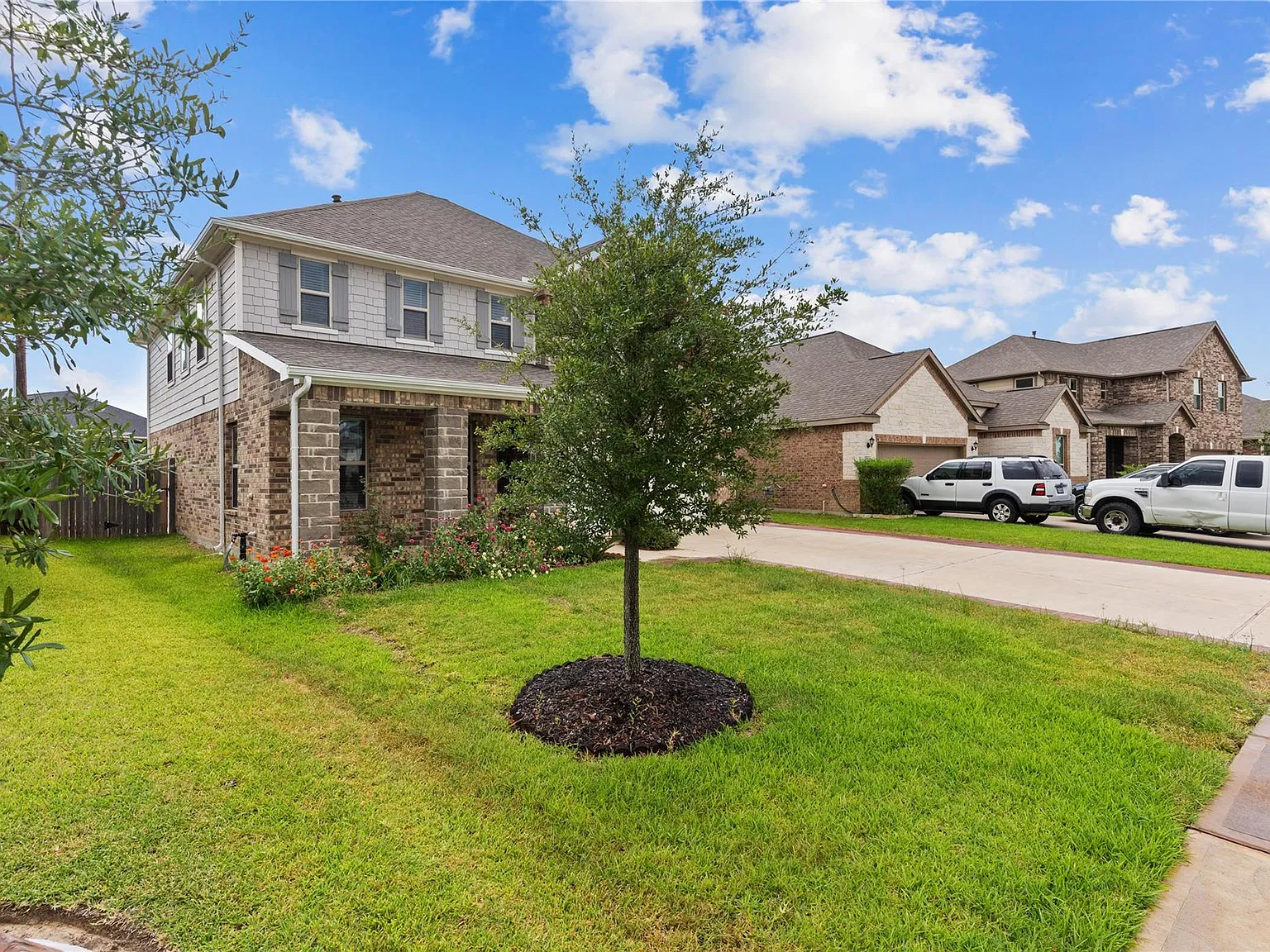 3 bed, 2.5 bath, 2584 sqft, $2,600 — Photo 2