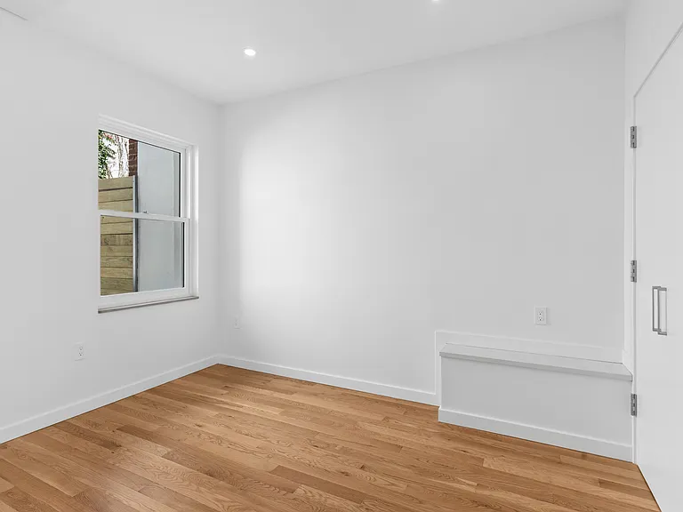 64 Greenwich Ave #2 — Photo 6