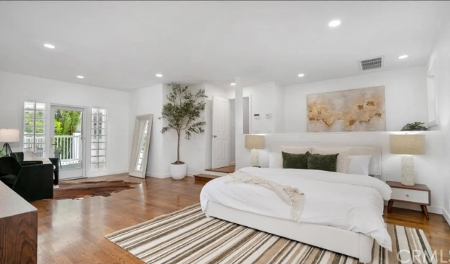 3 bed, 2177 sqft, $8,500 — Photo 3