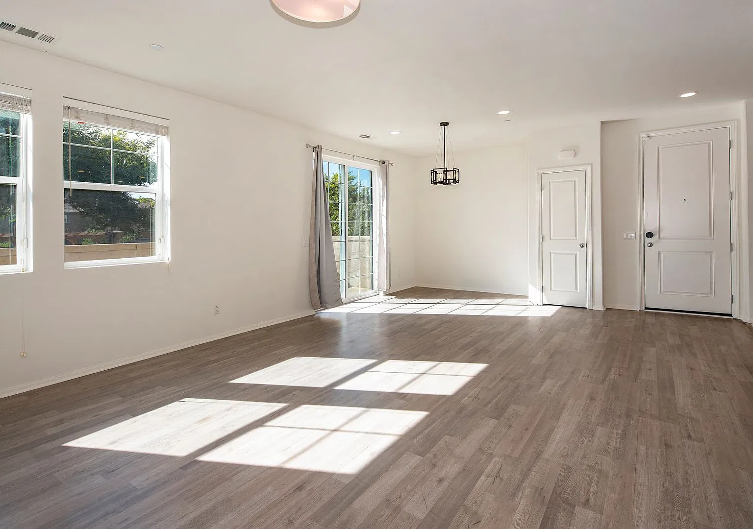 4-Bedroom End-Unit Condo in The Village at Los Carneros w/ AC + Attached 2 Car Garage! — Photo 3