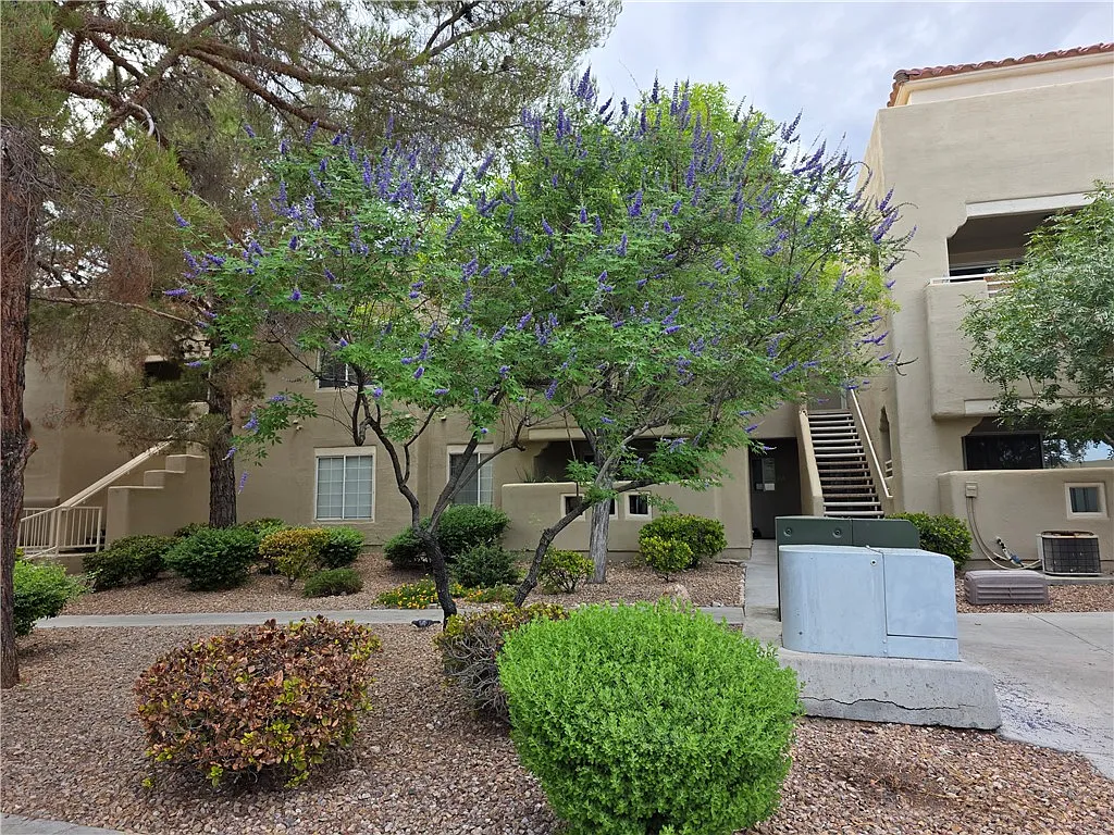 2 bed, 2.0 bath, 1008 sqft, $1,350 — Photo 2