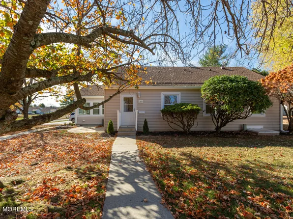 19 Plaza Del Campillo #A, Howell, NJ 07731