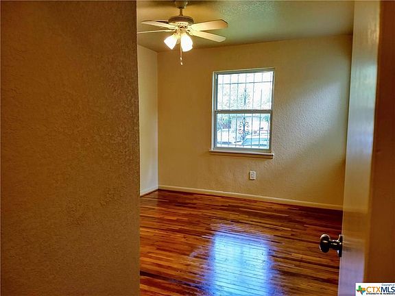 4th image of 1003 Park Ave
