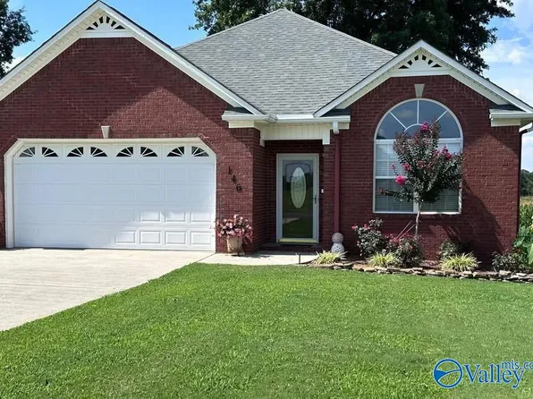 146 Village Ln, Boaz, AL 35956